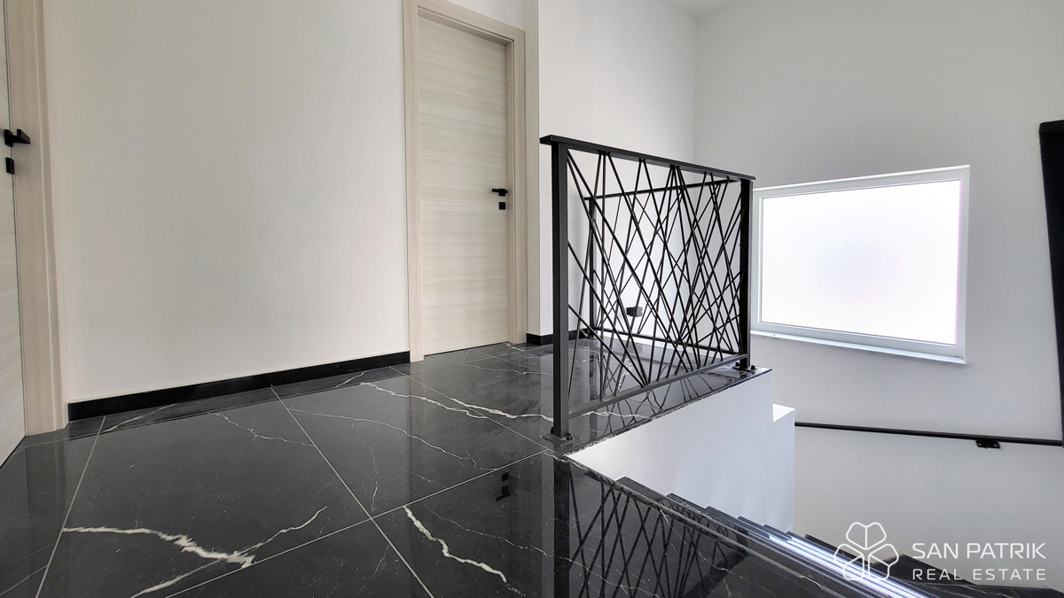 Mesto Krk - Moderna vila z bazenom in pogledom na morje