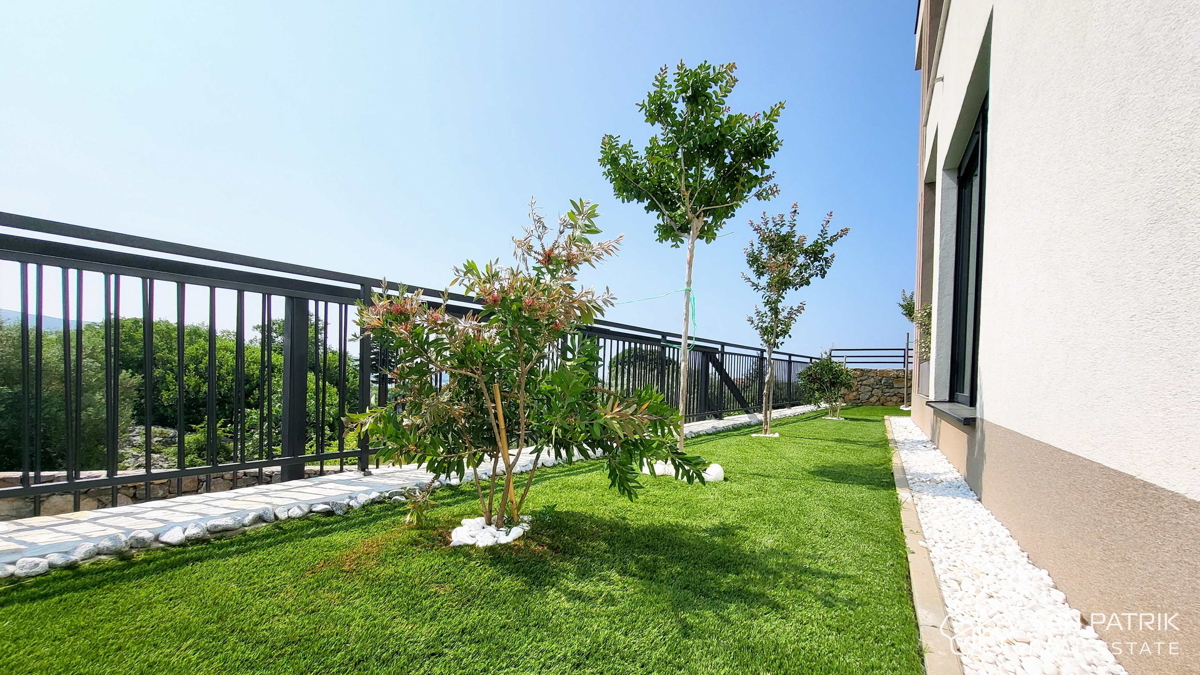 Mesto Krk - Moderna vila z bazenom in pogledom na morje