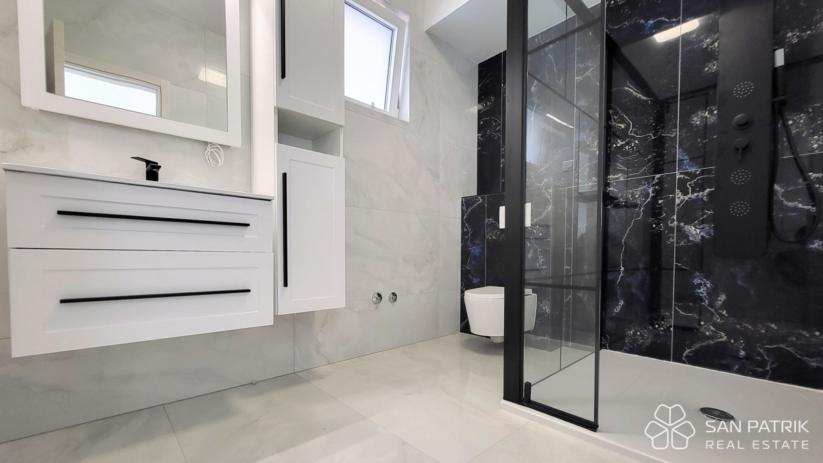 Mesto Krk - Moderna vila z bazenom in pogledom na morje