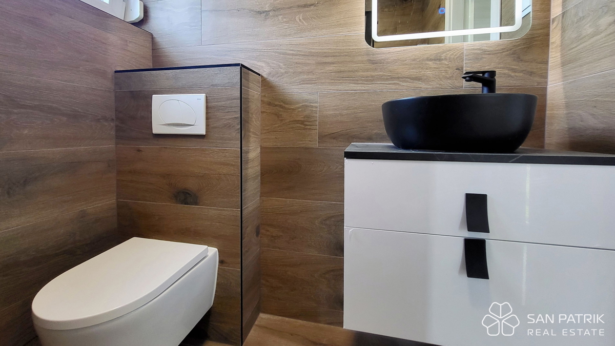 Mesto Krk - Moderna vila z bazenom in pogledom na morje