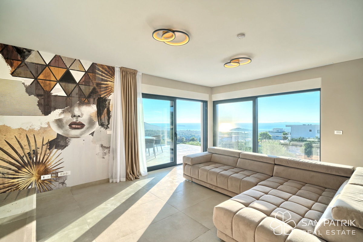 PRIMOŠTEN – SODOBNA VILA Z BAZENOM IN OSUPLJIVIM RAZGLEDOM