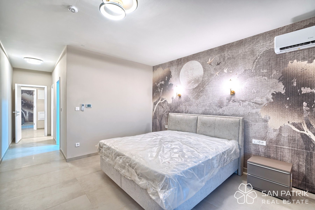 PRIMOŠTEN – SODOBNA VILA Z BAZENOM IN OSUPLJIVIM RAZGLEDOM