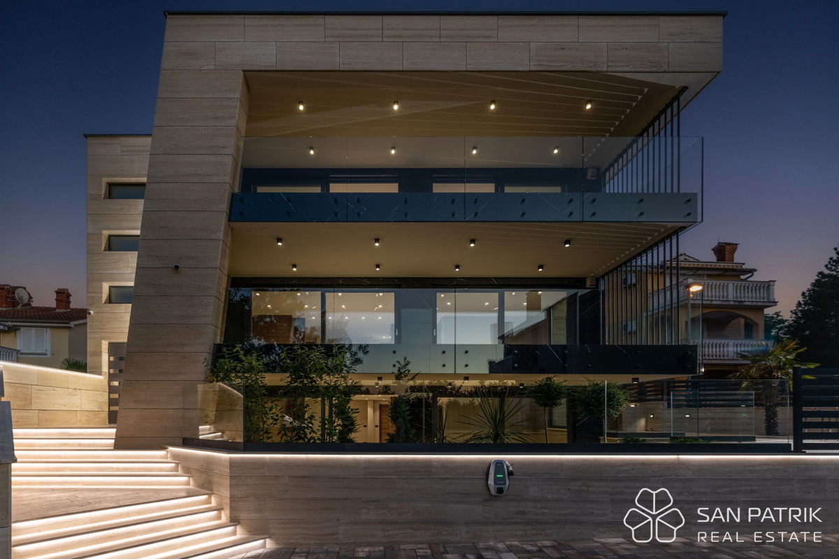 Krk: luksuzno 4-sobno stanovanje (122 m2), vrt, bazen