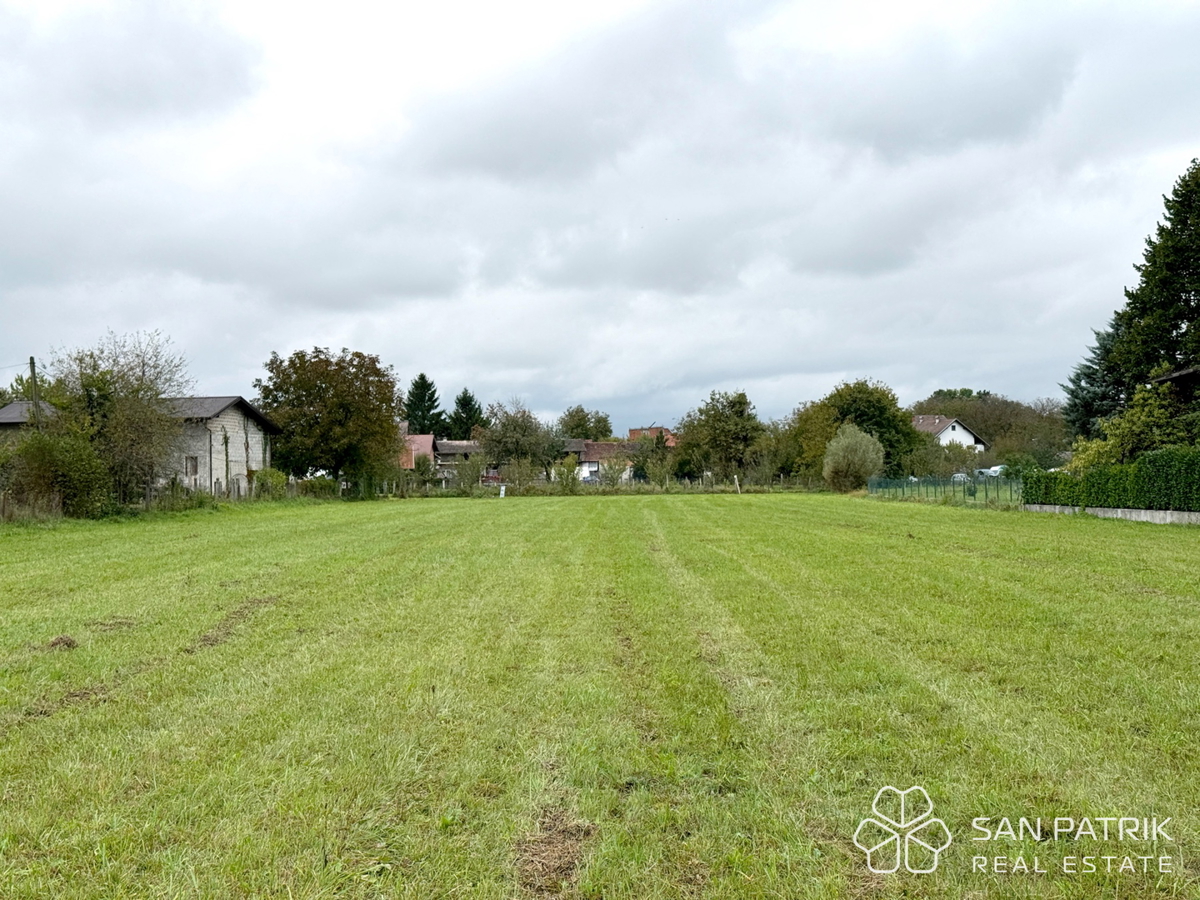 Zemljišče za razvoj stanovanjskega naselja (42 stanovanj) v bližini Samobora