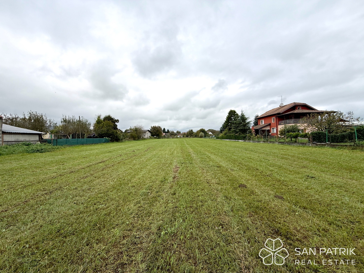 Zemljišče za razvoj stanovanjskega naselja (42 stanovanj) v bližini Samobora