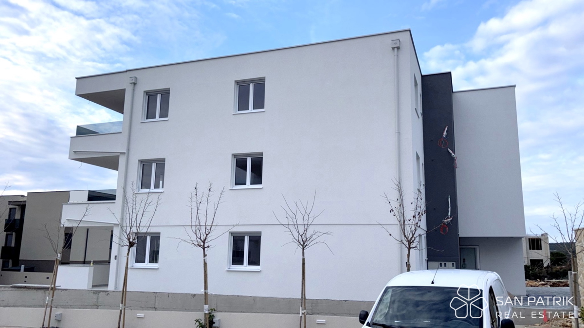 Novalja - sodoben apartma v mirnem naselju, 450 m od morja