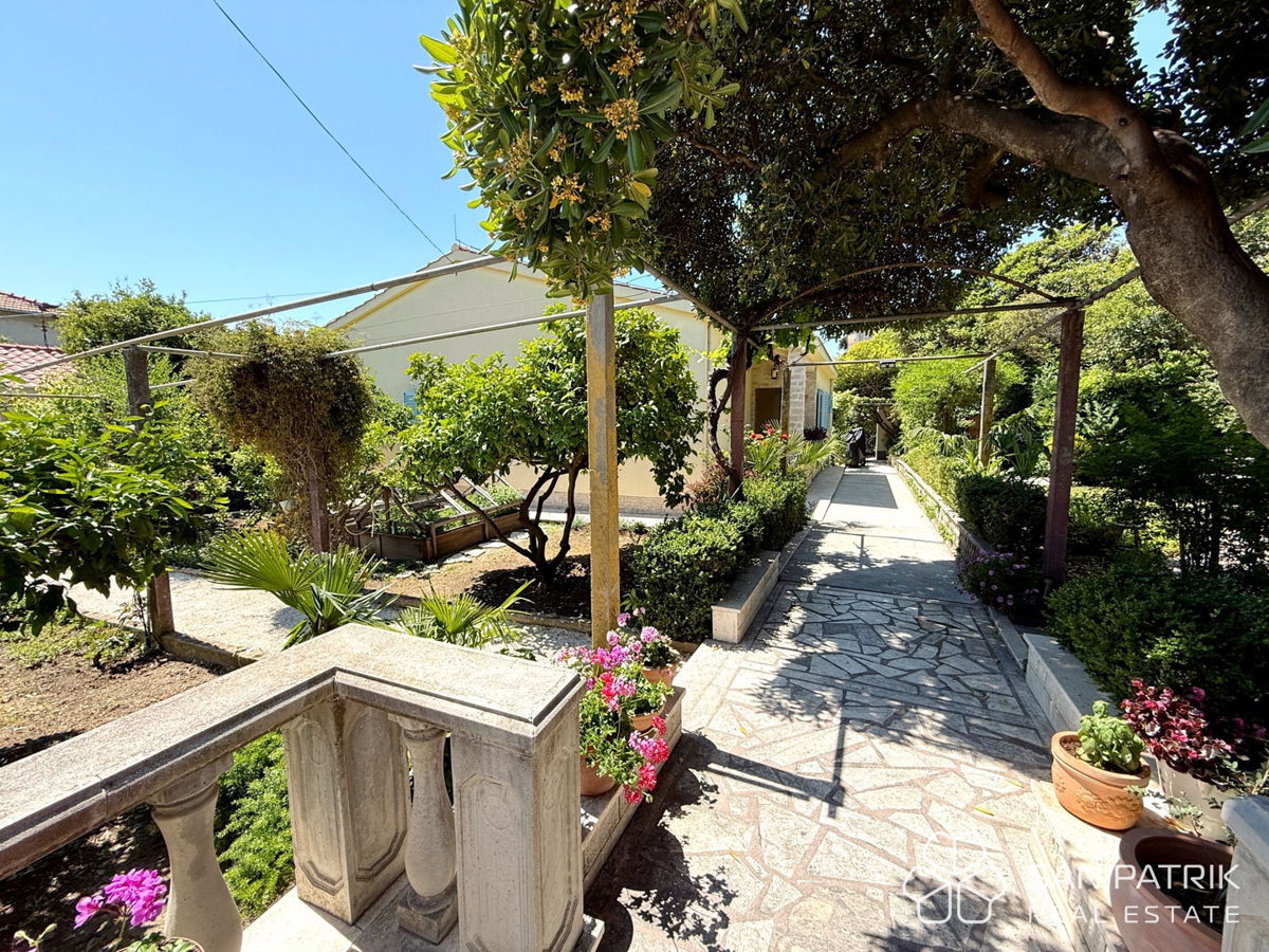 Avtentična dalmatinska vila z bazenom – spoj tradicije in trajnostnega bivanja