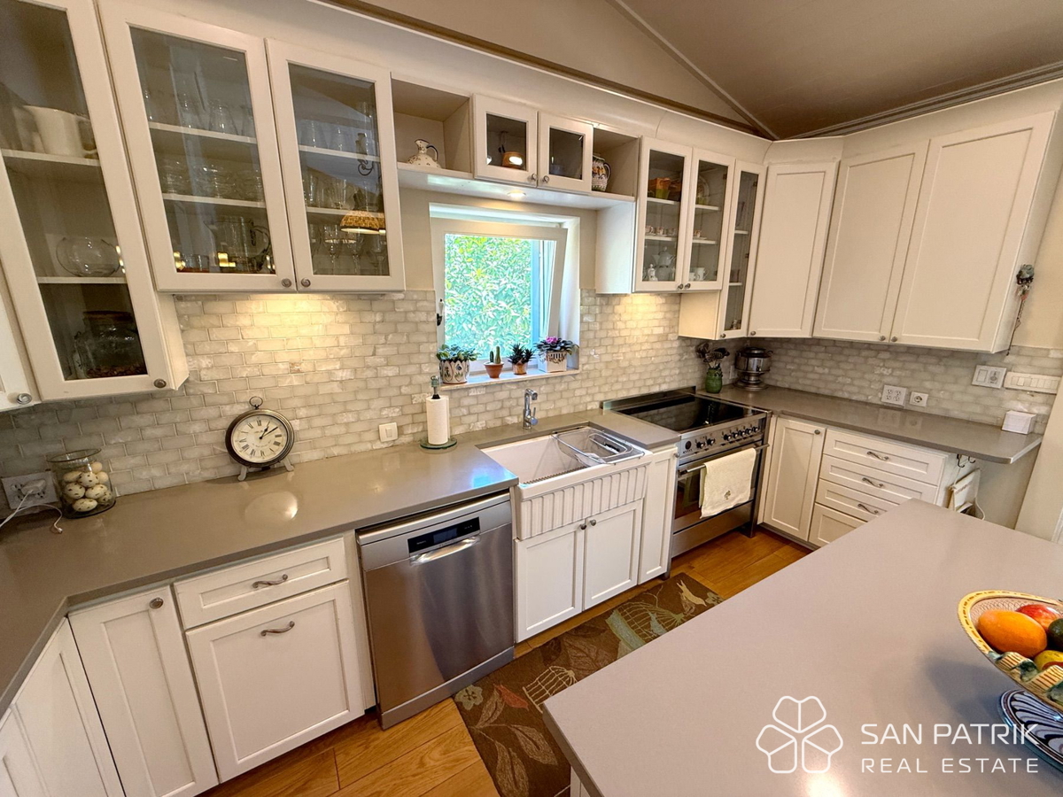 Avtentična dalmatinska vila z bazenom – spoj tradicije in trajnostnega bivanja