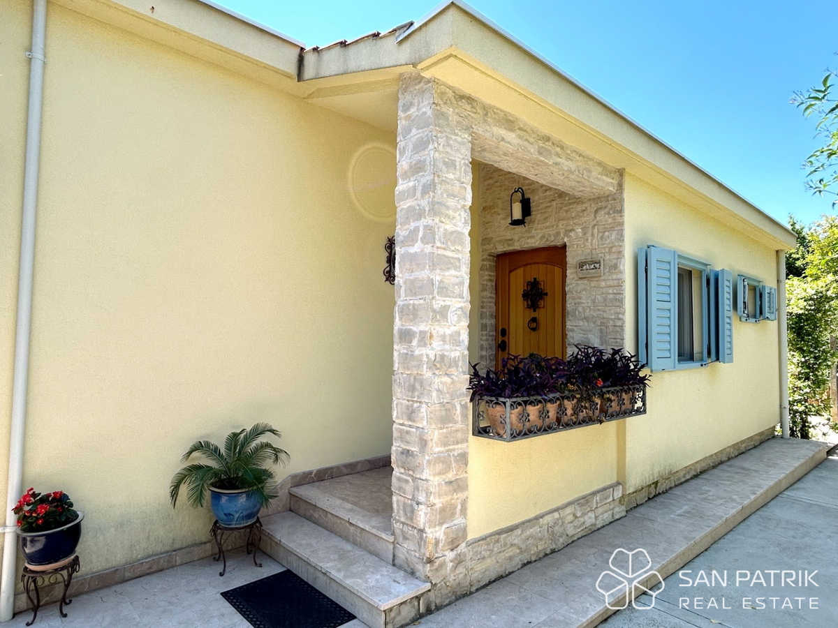 Avtentična dalmatinska vila z bazenom – spoj tradicije in trajnostnega bivanja