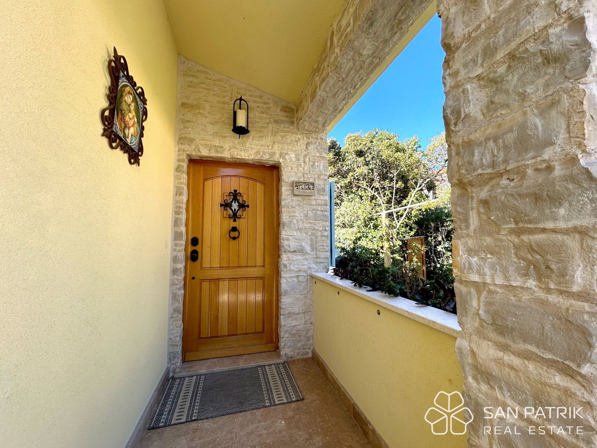 Avtentična dalmatinska vila z bazenom – spoj tradicije in trajnostnega bivanja