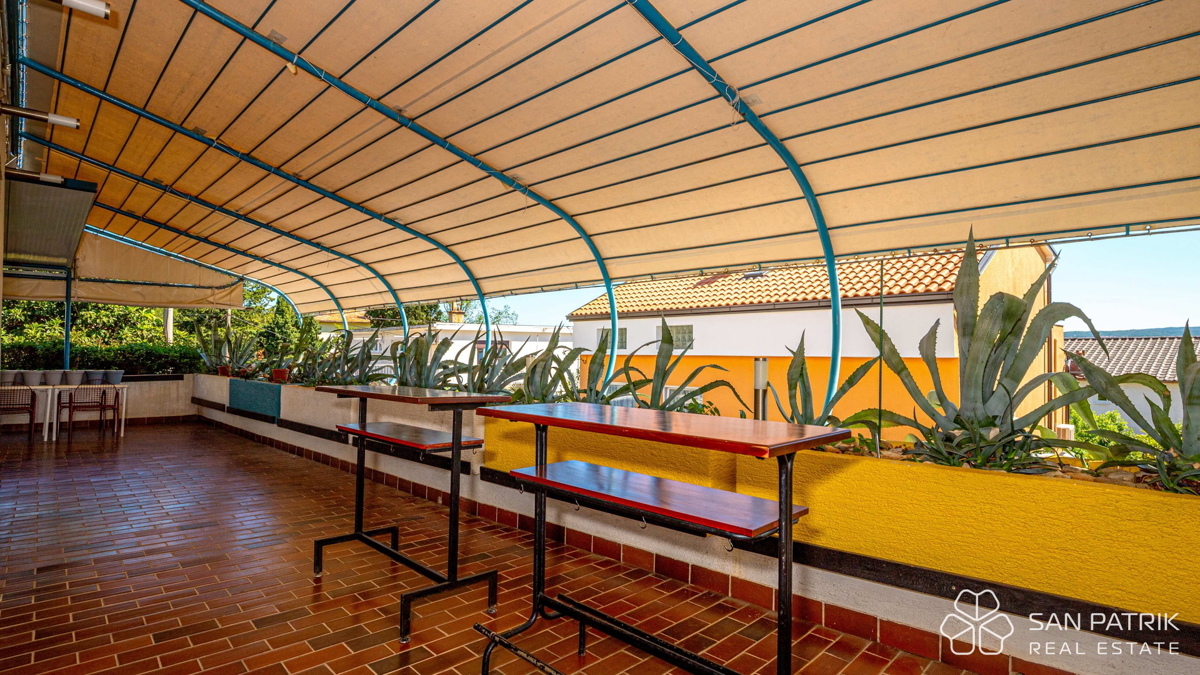 Mesto Crikvenica - Opremljena restavracija, pripravljena za poslovanje