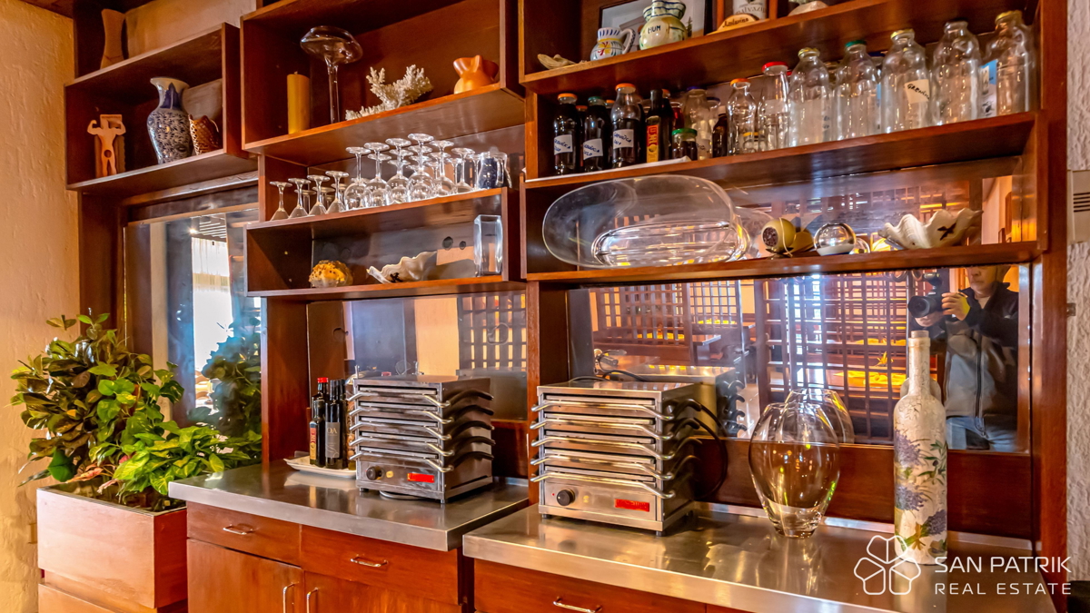 Mesto Crikvenica - Opremljena restavracija, pripravljena za poslovanje