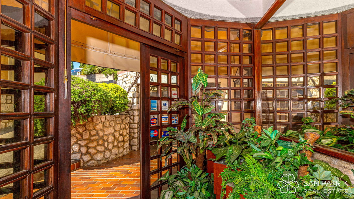 Mesto Crikvenica - Opremljena restavracija, pripravljena za poslovanje