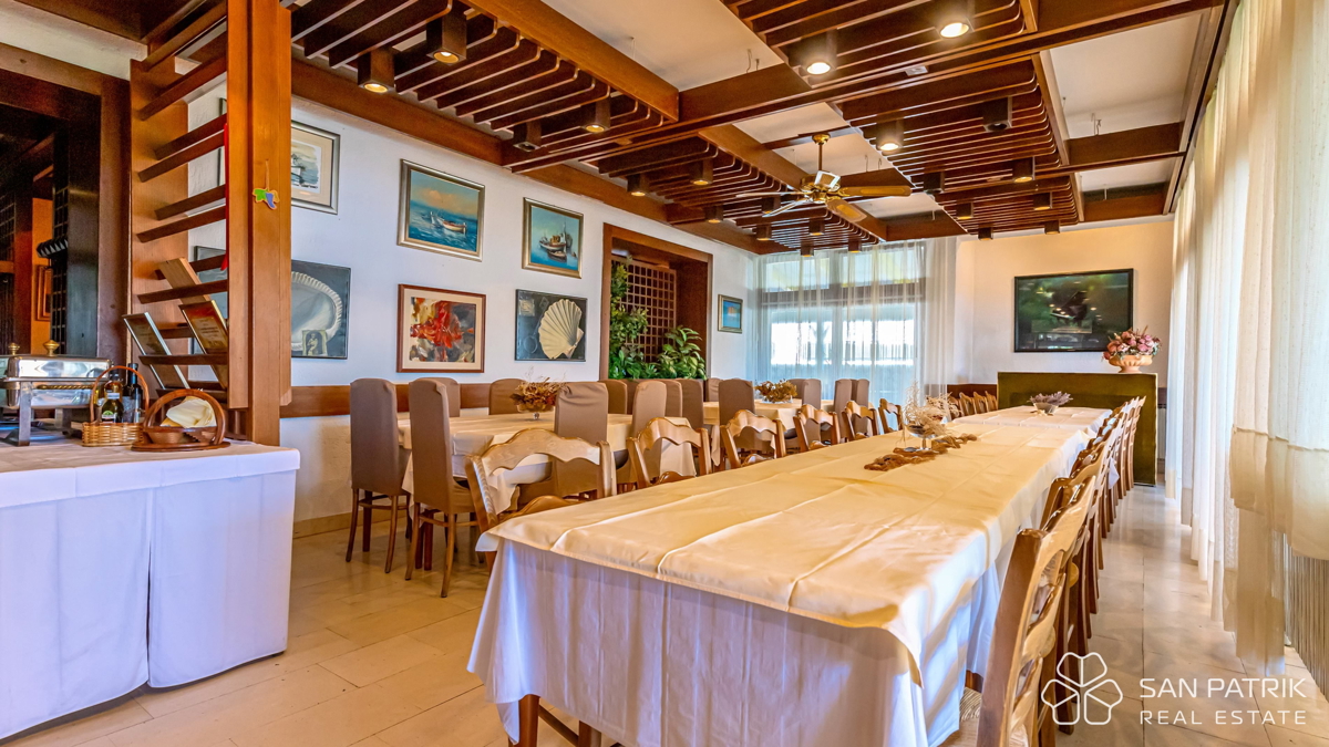 Mesto Crikvenica - Opremljena restavracija, pripravljena za poslovanje