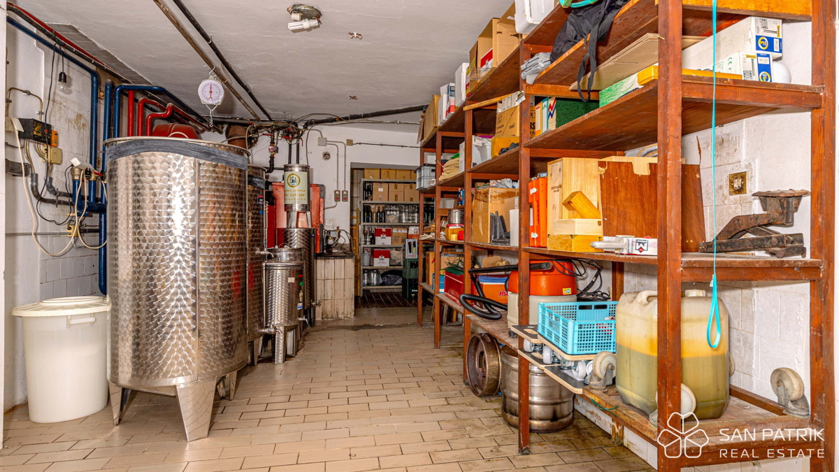 Mesto Crikvenica - Opremljena restavracija, pripravljena za poslovanje