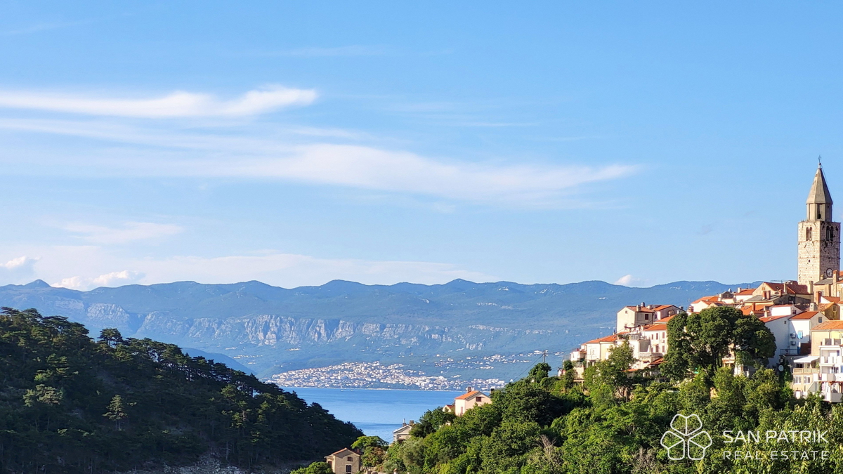 Elegantna novogradnja v bližini središča Vrbnika na otoku Krku
