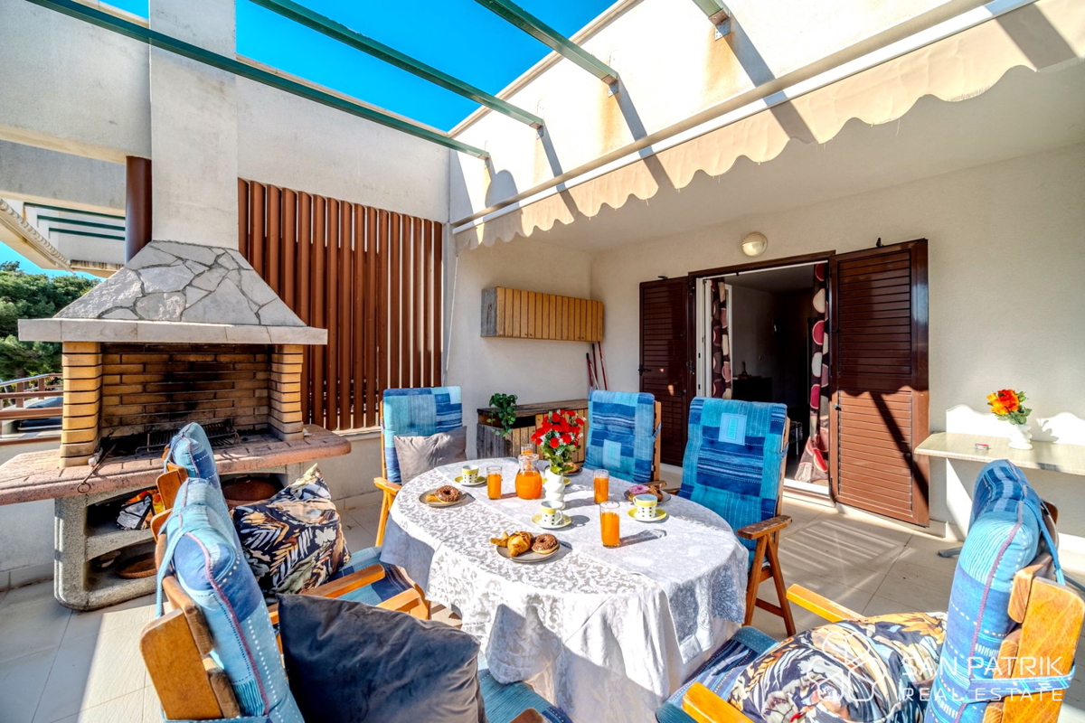 Penthouse (75 m2) ob morju z veliko teraso na Braču