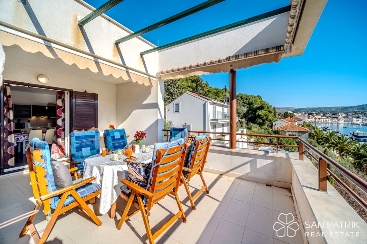 Penthouse (75 m2) ob morju z veliko teraso na Braču