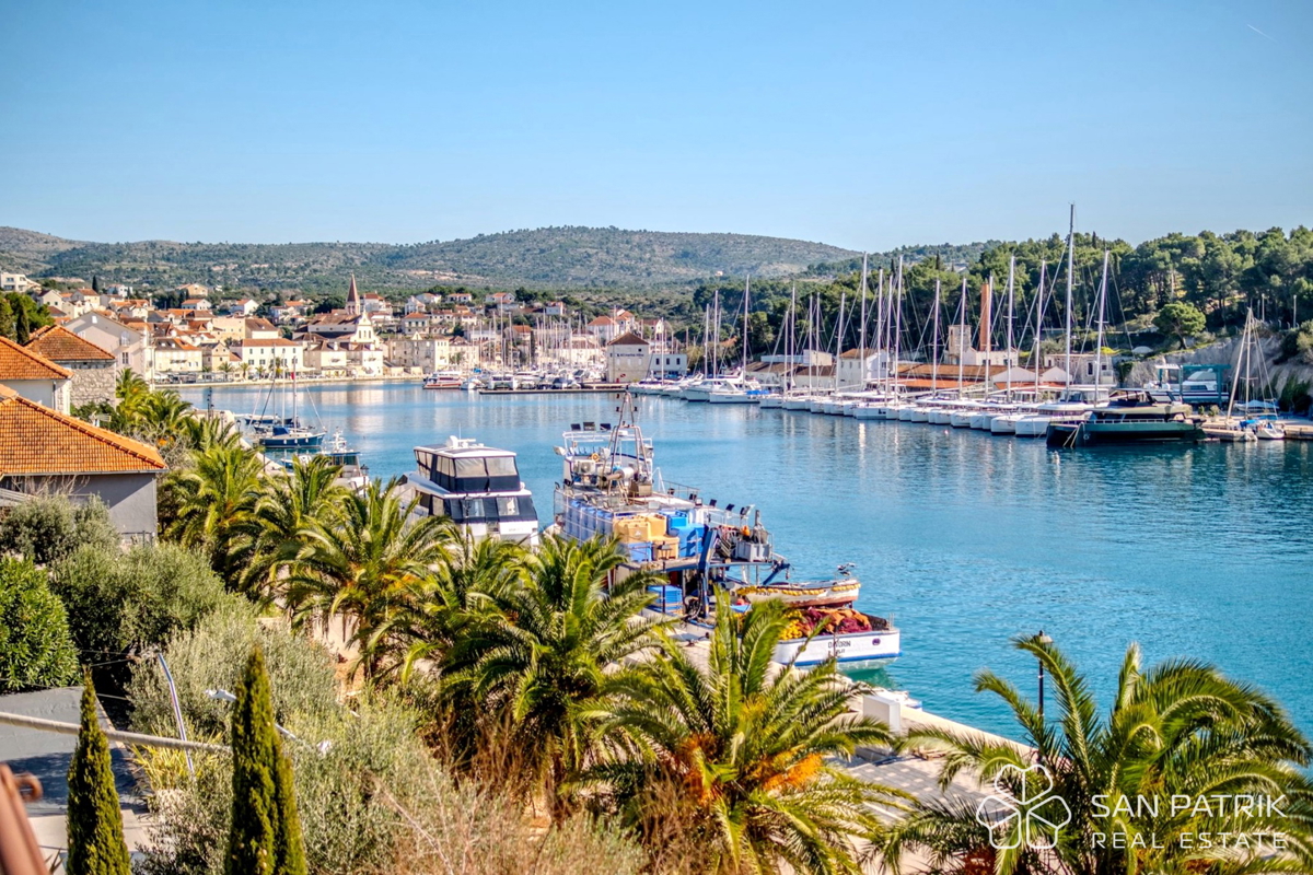 Penthouse (75 m2) ob morju z veliko teraso na Braču