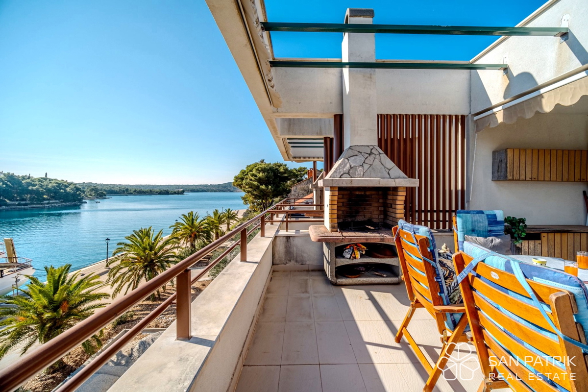 Penthouse (75 m2) ob morju z veliko teraso na Braču