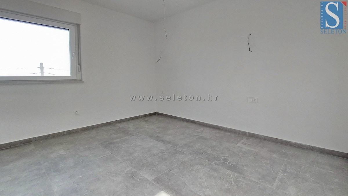 Poreč - novo stanovanje površine 66 m2, 2. nadstropje,  pogled na morje, DVIGALO, 2 parkirni mesti