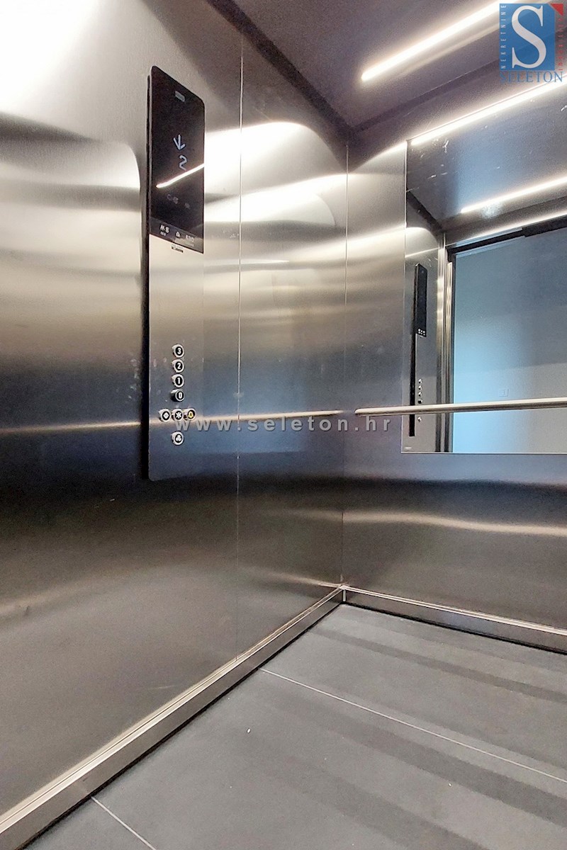 Poreč - novo stanovanje površine 66 m2, 2. nadstropje,  pogled na morje, DVIGALO, 2 parkirni mesti