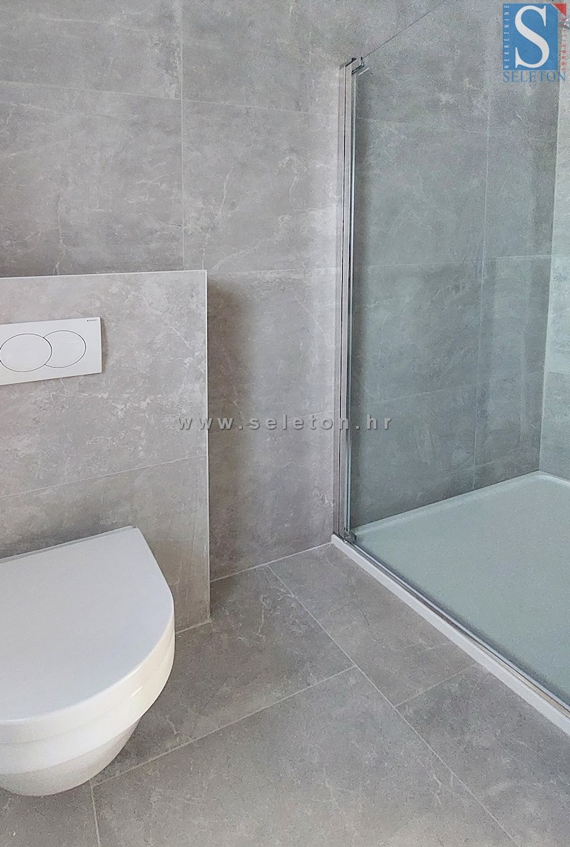 Poreč - novo stanovanje površine 66 m2, 2. nadstropje,  pogled na morje, DVIGALO, 2 parkirni mesti