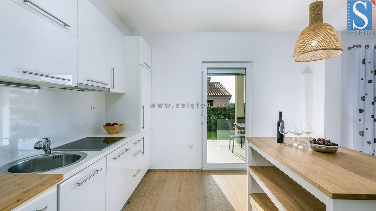 Poreč, samostojna hiša 134 m2 z bazenom