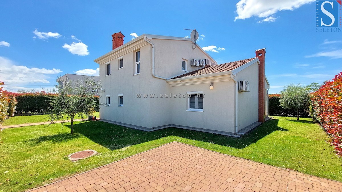 Poreč, samostojna hiša 134 m2 z bazenom