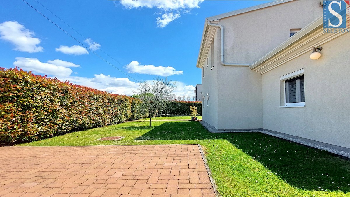 Poreč, samostojna hiša 134 m2 z bazenom