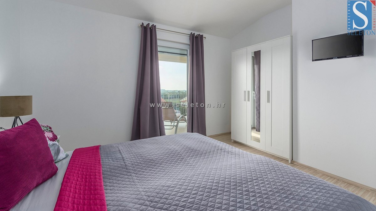Poreč, samostojna hiša 134 m2 z bazenom