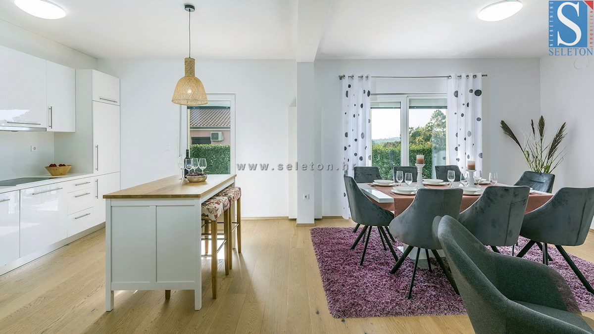Poreč, samostojna hiša 134 m2 z bazenom