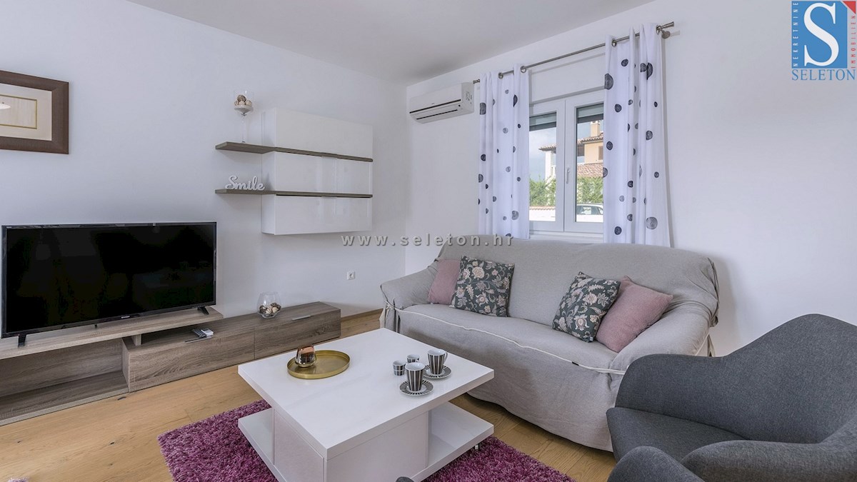 Poreč, samostojna hiša 134 m2 z bazenom