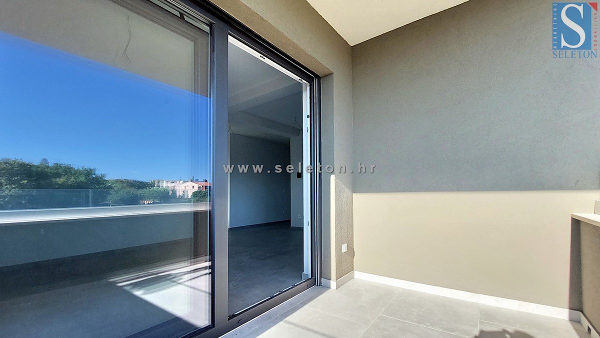 Poreč - novo stanovanje 66 m2, pogled na morje, DVIGALO, 2 parkirni mesti