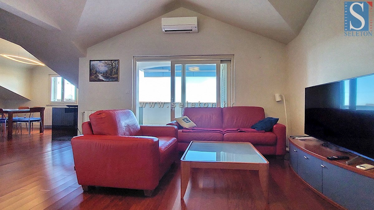 Poreč - 127 m2 veliko stanovanje naprodaj s pogledom na morje, 500 m od morja