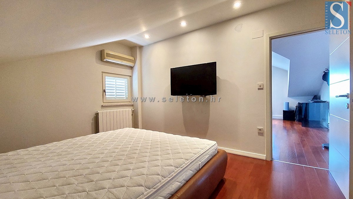 Poreč - 127 m2 veliko stanovanje naprodaj s pogledom na morje, 500 m od morja