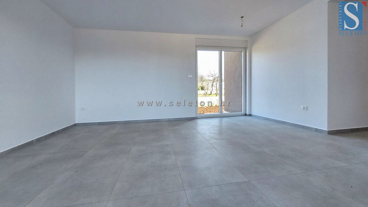 Istra, Poreč, novo stanovanje velikosti 67 m2 z vrtom velikosti 180 m2, 2 parkirnima mestoma, kletjo