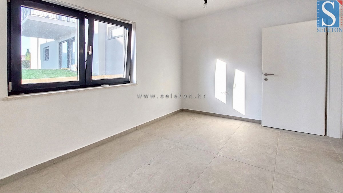 Istra, Poreč, novo stanovanje v okolici Poreča 86 m2 z vrtom od 146 m2