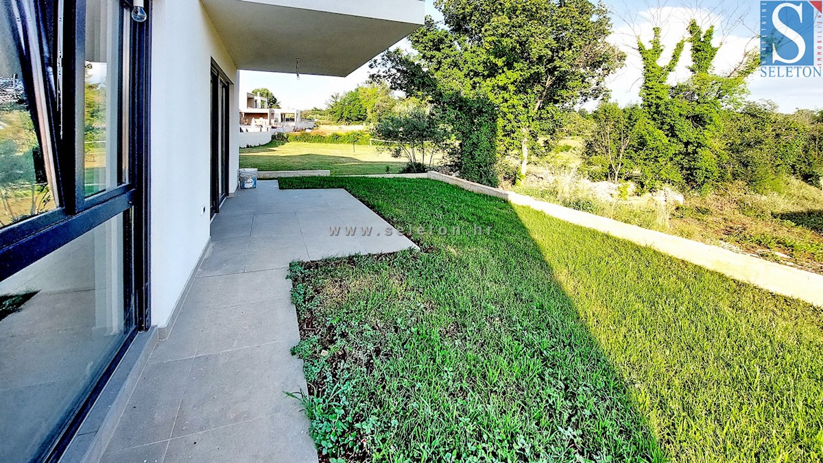 Istra, Poreč, novo stanovanje v okolici Poreča 86 m2 z vrtom od 146 m2