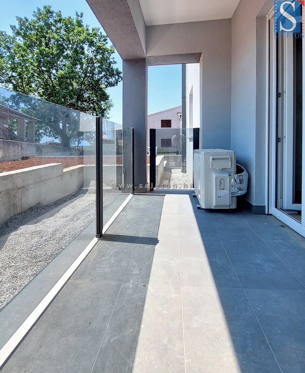 Novo stanovanje v okolici Poreča 72 m2 z vrtom 170 m2