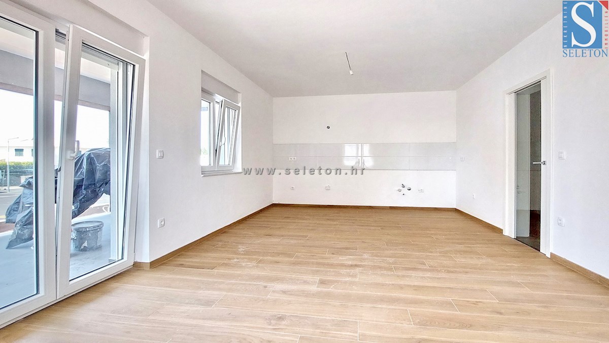 Novo stanovanje v okolici Poreča 72 m2 z vrtom 170 m2