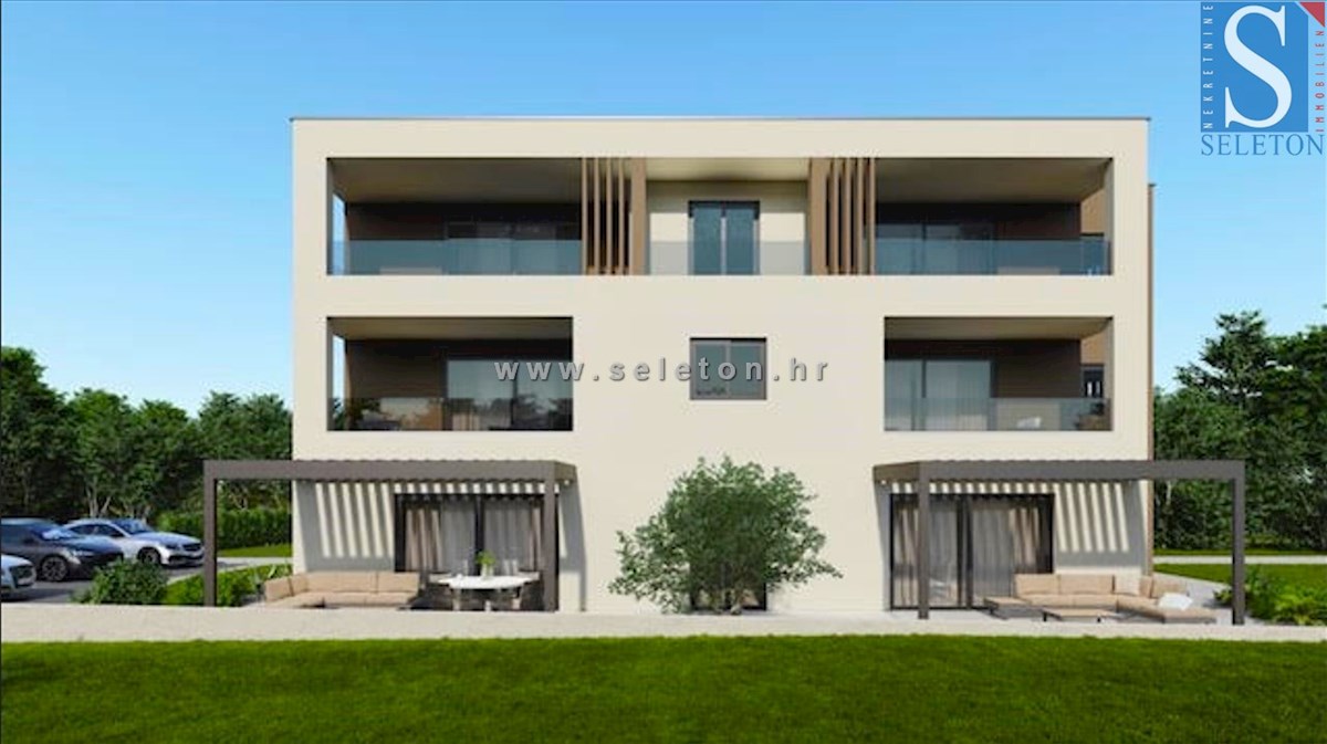 Poreč, stanovanje v gradnji 74 m2 + tarasa 15 m2, vrt ca 100 m2, 800 m od morja / 1 km do centra