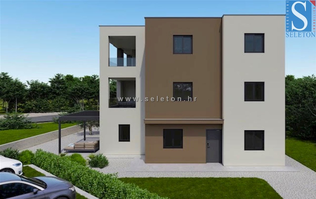 Poreč, stanovanje v gradnji 74 m2 + tarasa 15 m2, vrt ca 100 m2, 800 m od morja / 1 km do centra