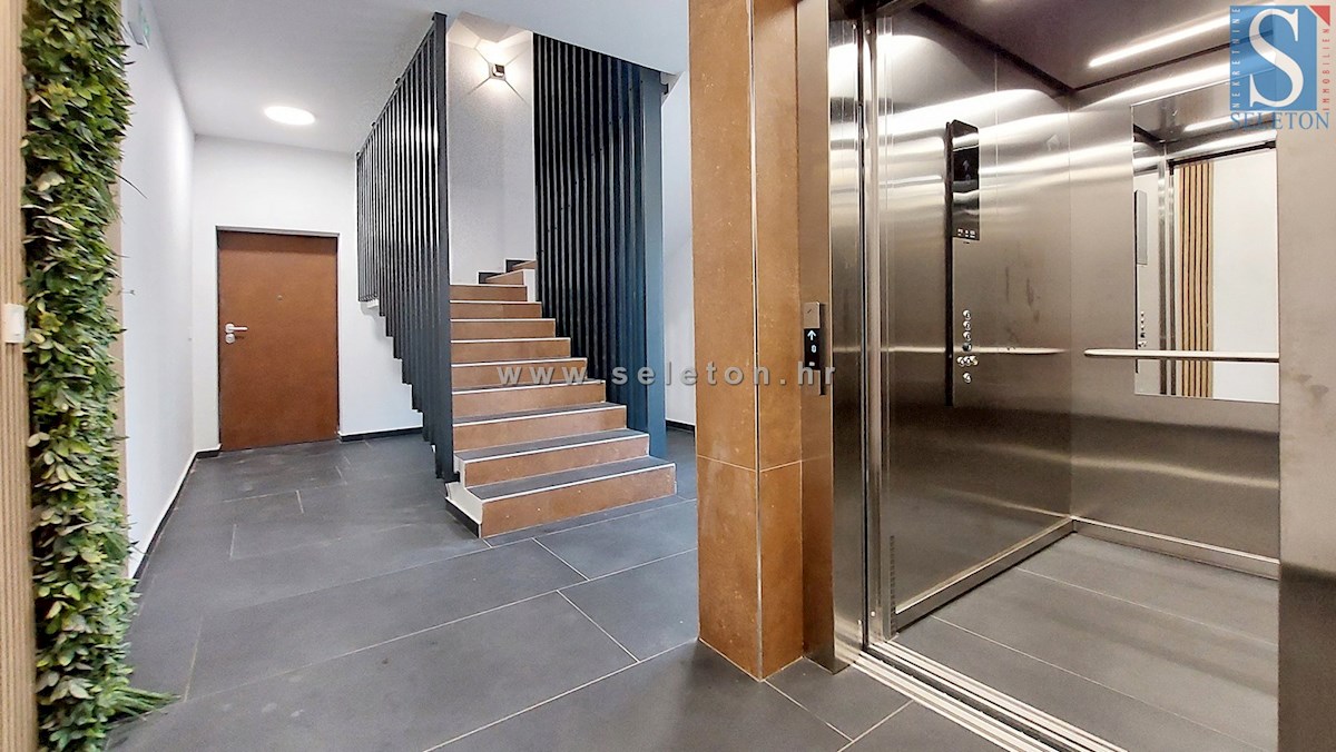 Poreč - novo stanovanje od 66 m2, 1. nadstropje, 2 parkirni mesti, DVIGALO