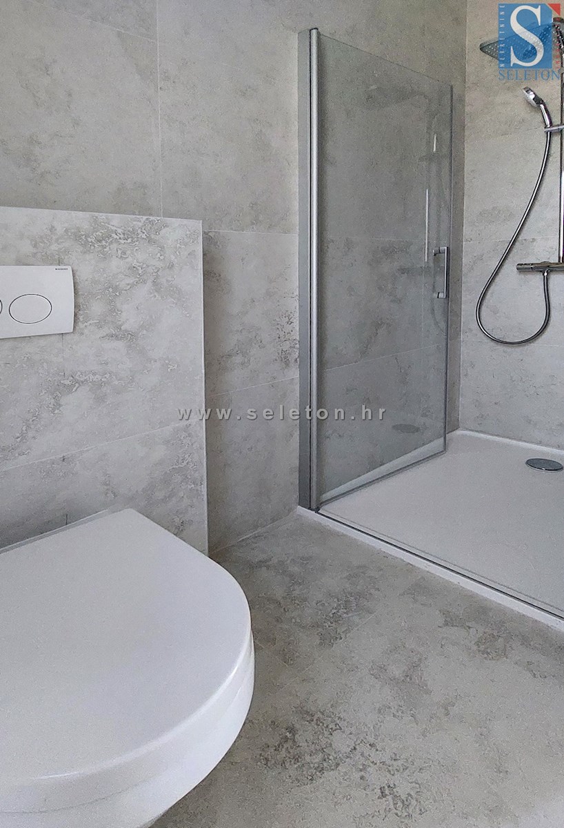 Poreč - novo stanovanje od 66 m2, 1. nadstropje, 2 parkirni mesti, DVIGALO