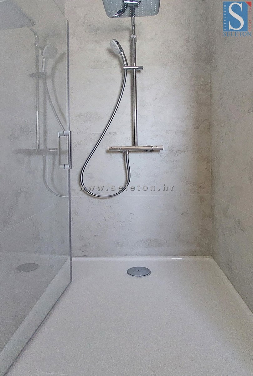 Poreč - novo stanovanje od 66 m2, 1. nadstropje, 2 parkirni mesti, DVIGALO