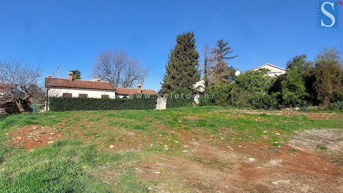 Zazidljivo zemljišče 578 m2 v Poreču