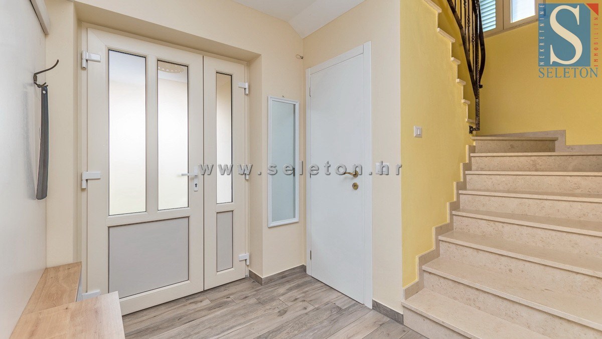Poreč-okolica, samostojna hiša 130 m2 z bazenom