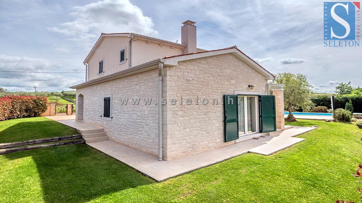 Poreč-okolica, samostojna hiša 130 m2 z bazenom