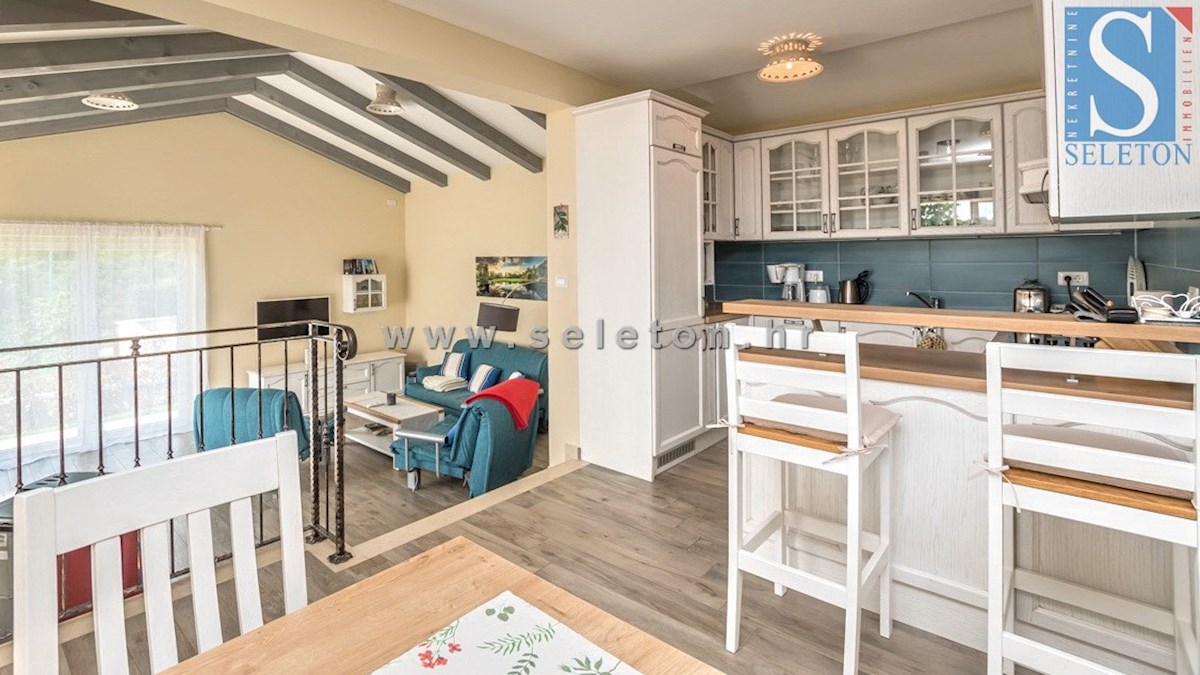 Poreč-okolica, samostojna hiša 130 m2 z bazenom
